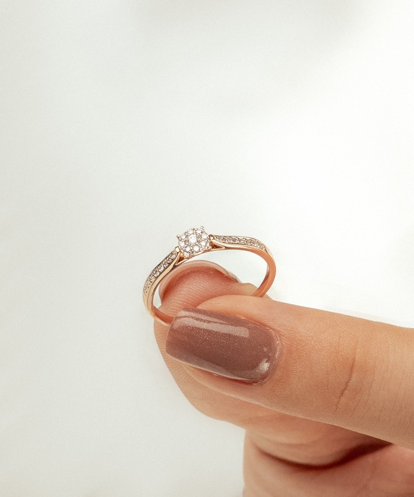 Kuldsõrmus teemanditega