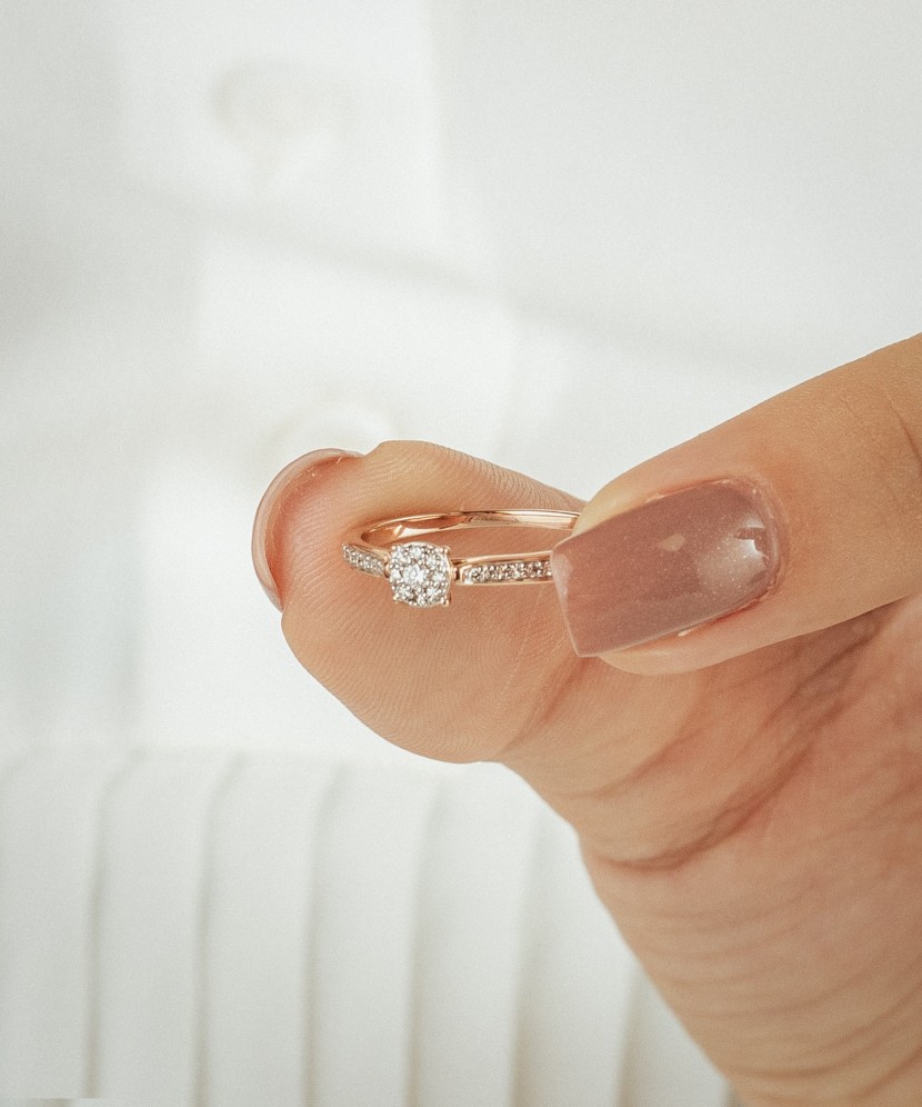 Kuldsõrmus teemanditega