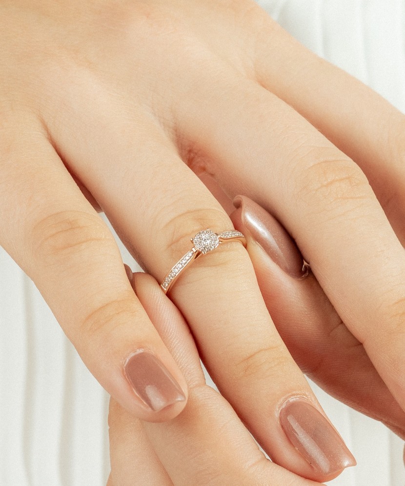 Kuldsõrmus teemanditega