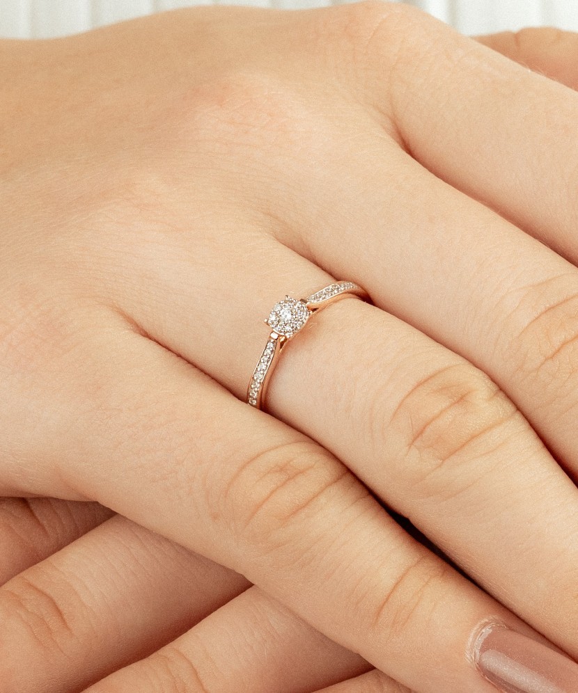 Kuldsõrmus teemanditega