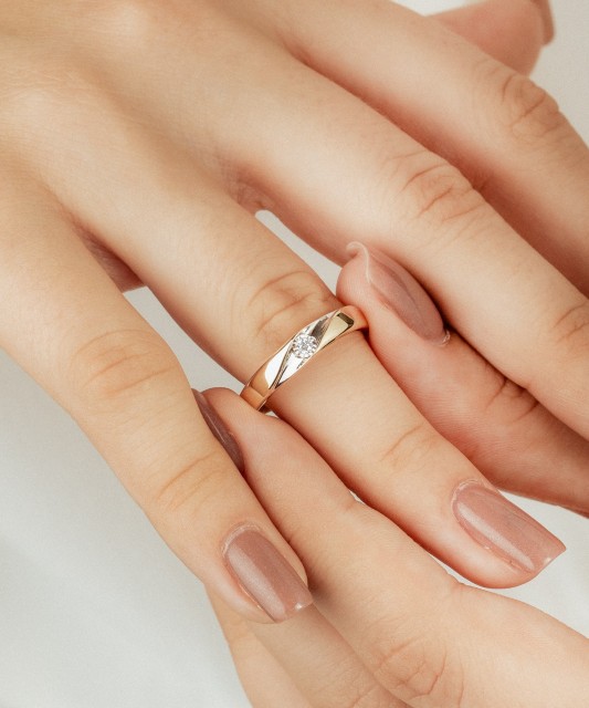 Кольцо из желтого золота с бриллиантами