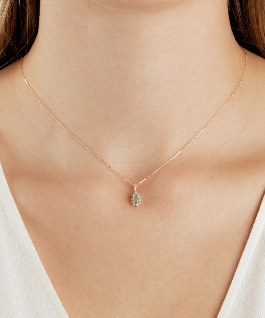 Kollase kulla ripats smaragdi ja teemantidega