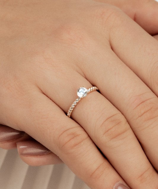 Золотое кольцо с цирконами