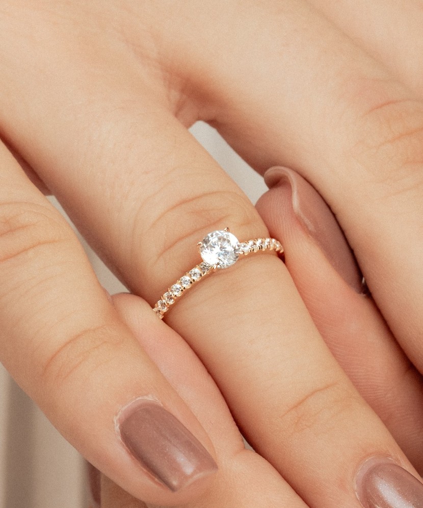 Золотое кольцо с цирконами