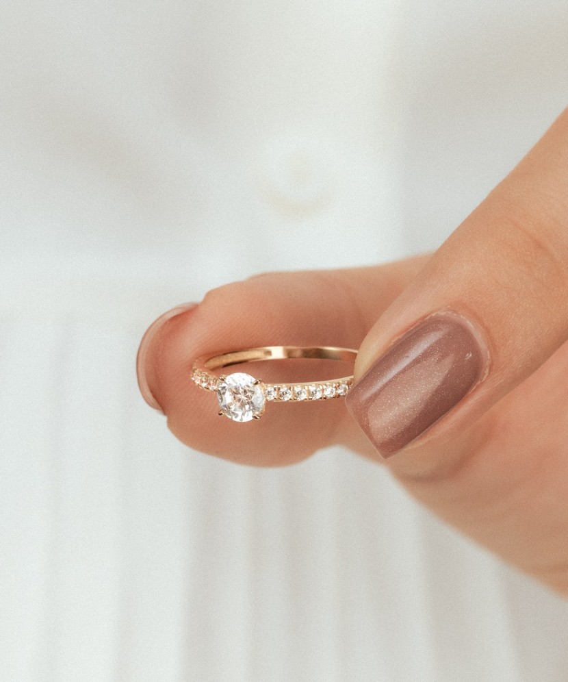 Золотое кольцо с цирконами