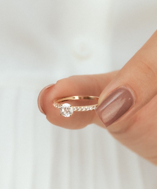 Золотое кольцо с цирконами