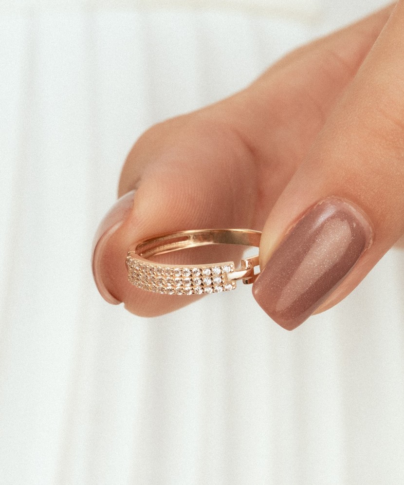 Золотое кольцо с цирконами