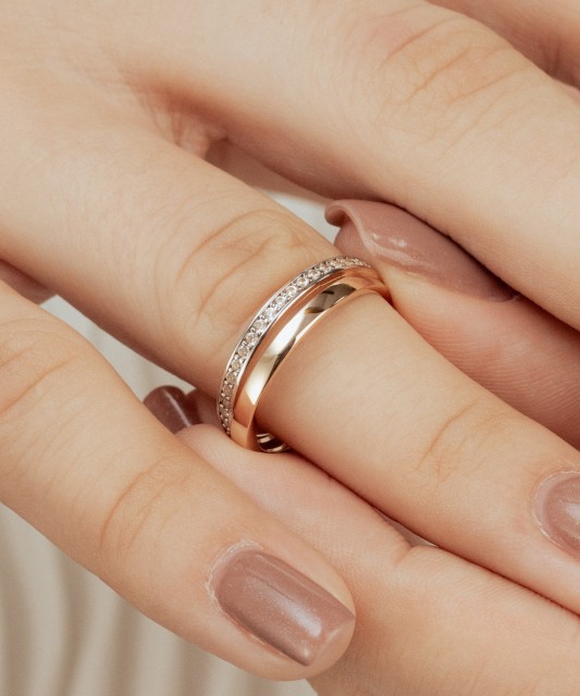 Kuldsõrmus tsirkoonidega