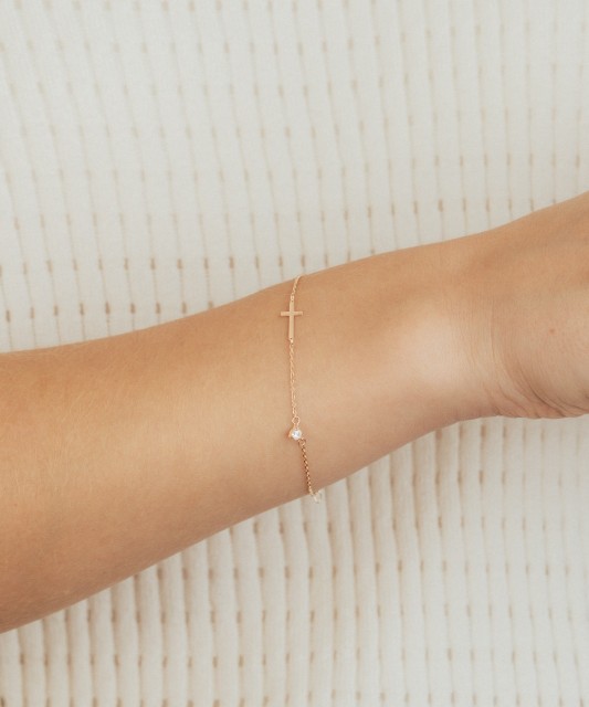 Kuldkäevõru tsirkooniga