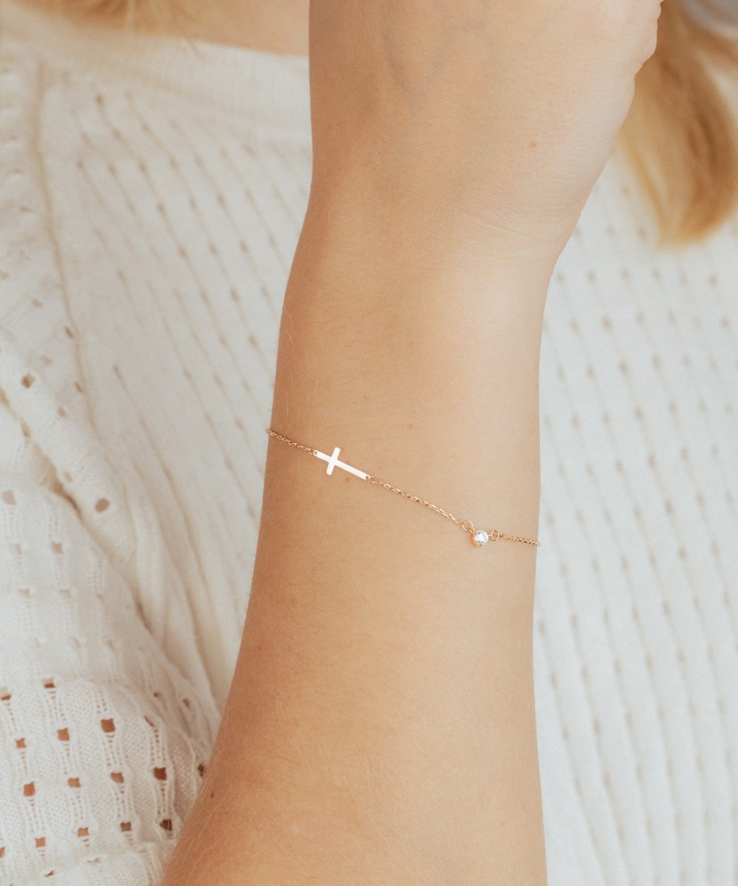 Золотой браслет с цирконом