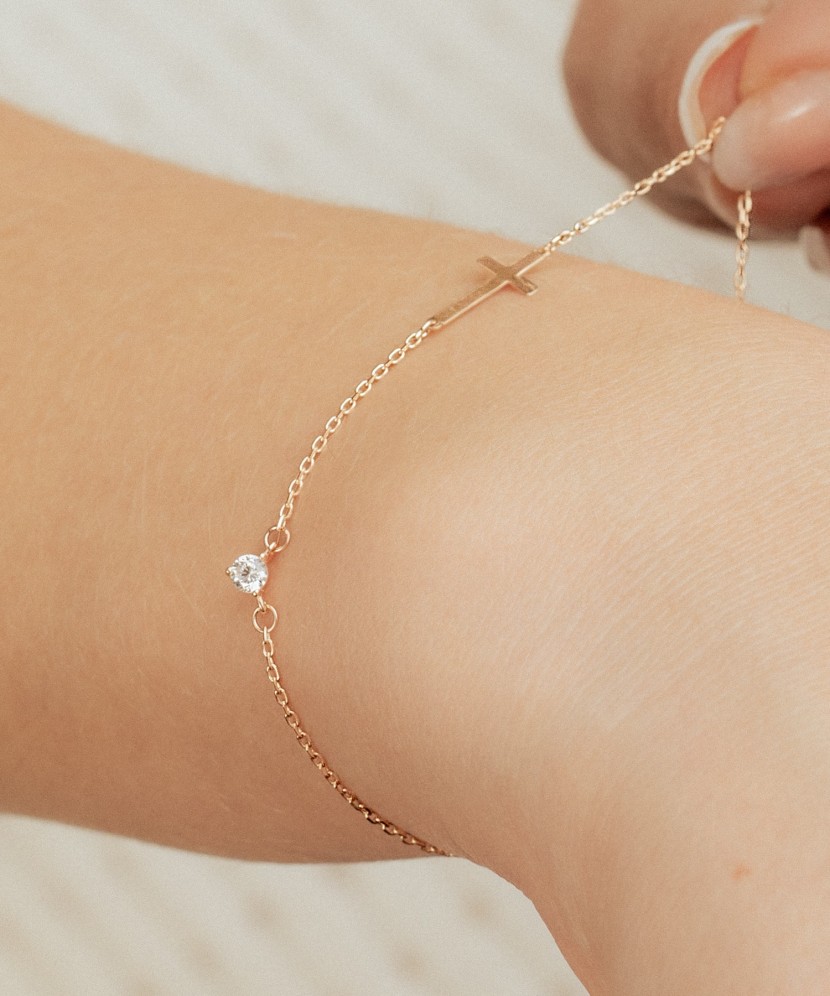 Kuldkäevõru tsirkooniga