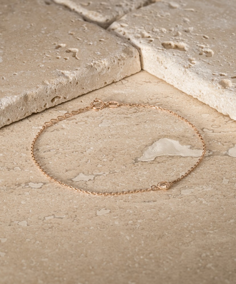 Kuldkäevõru tsirkooniga