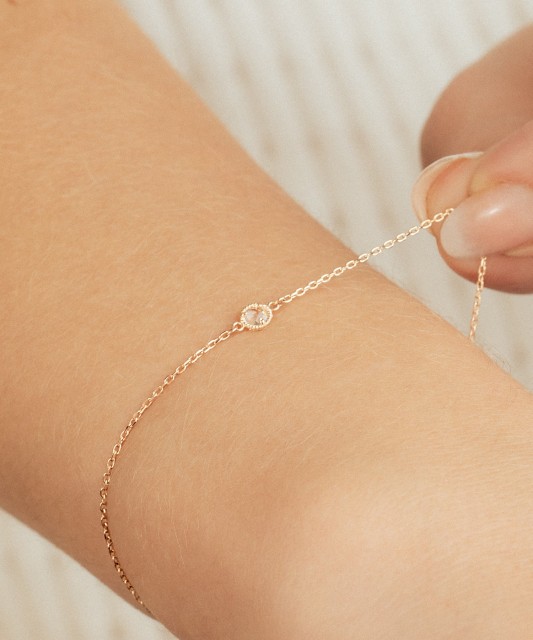 Kuldkäevõru tsirkooniga