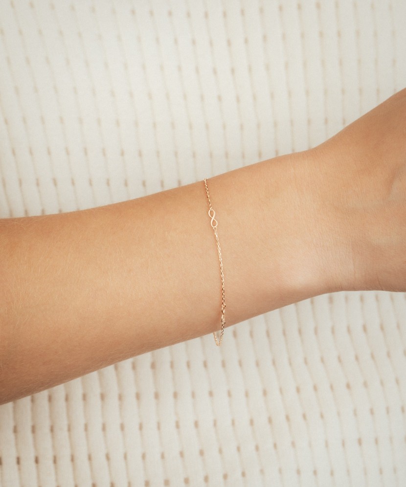 Золотой браслет "Бесконечность"