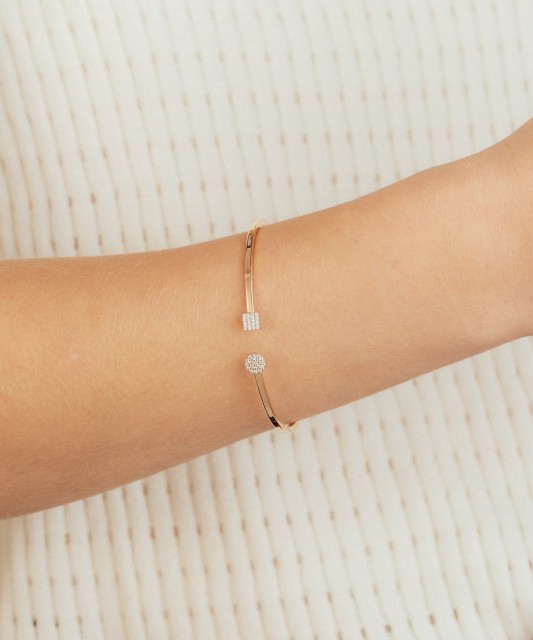 Kuldkäevõru tsirkoonidega