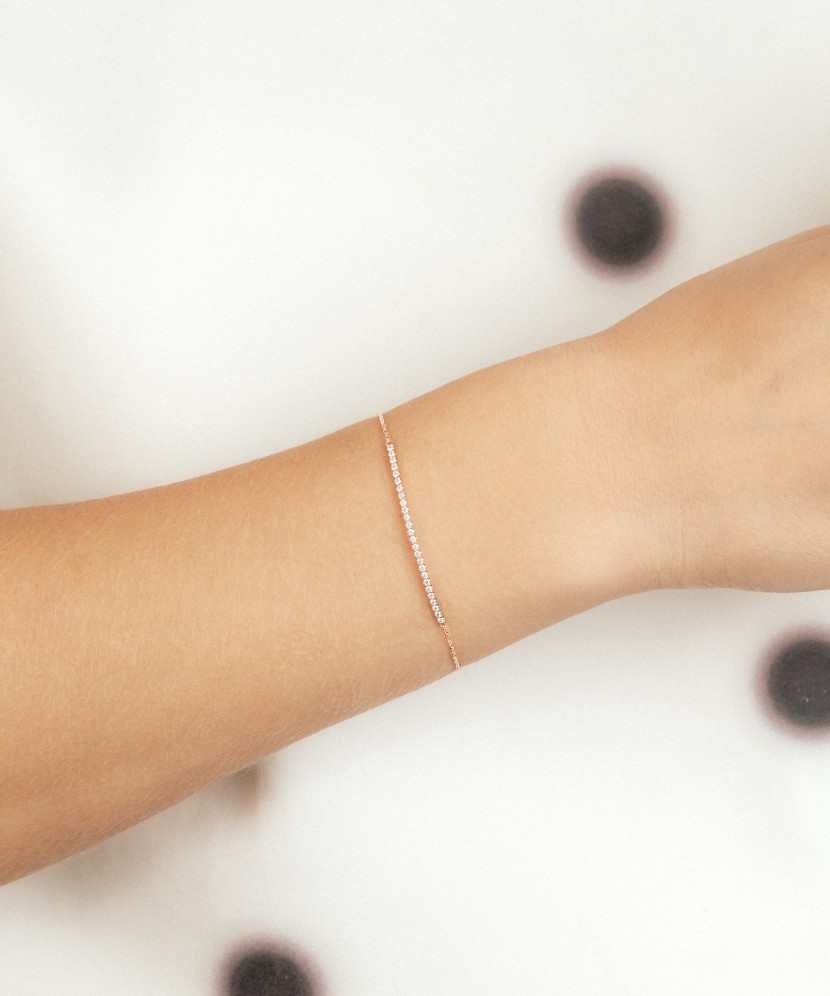 Kuldne käevõru teemantidega