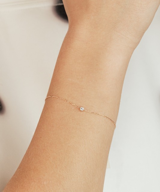 Kuldne käevõru teemantidega