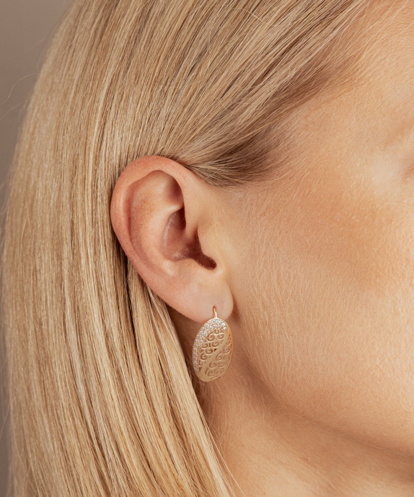 Kuldkõrvarõngad tsirkoonidega