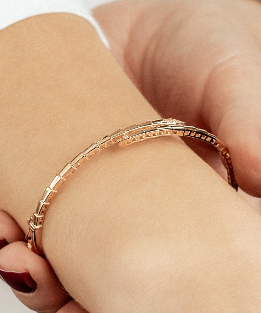 Kuldkäevõru tsirkoonidega