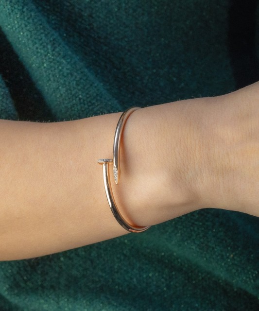 Kuldkäevõru tsirkoonidega