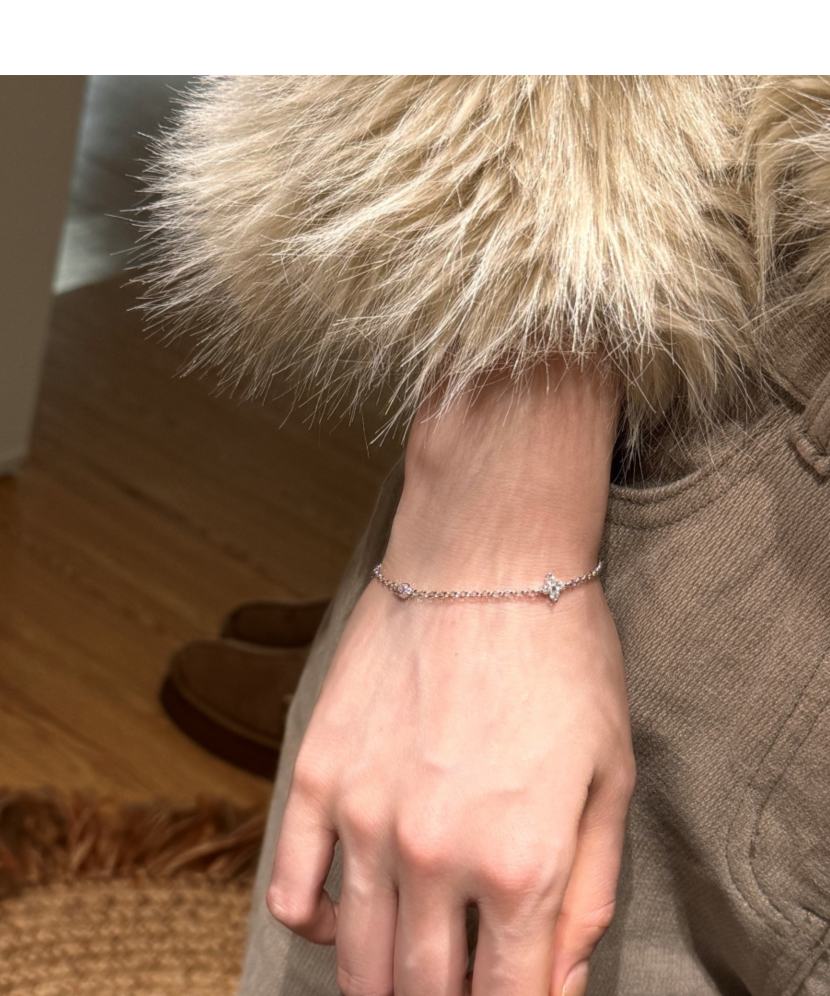 Hõbekäevõru tsirkoonidega