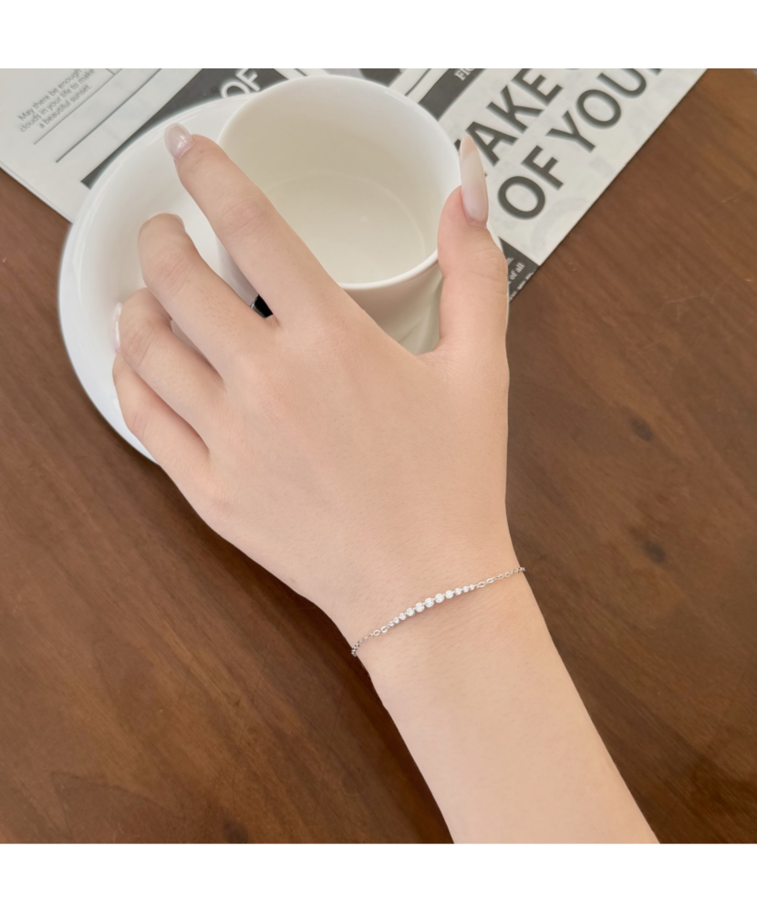 Hõbekäevõru tsirkoonidega