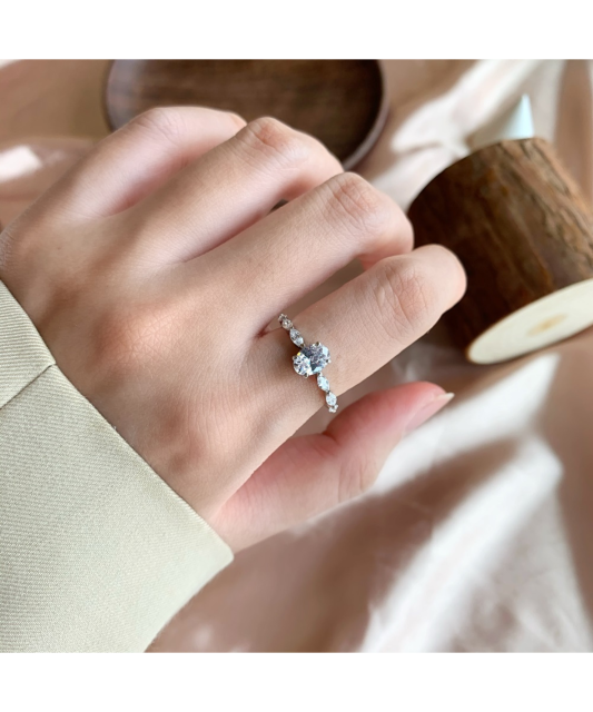 Hõbesõrmus tsirkoonidega