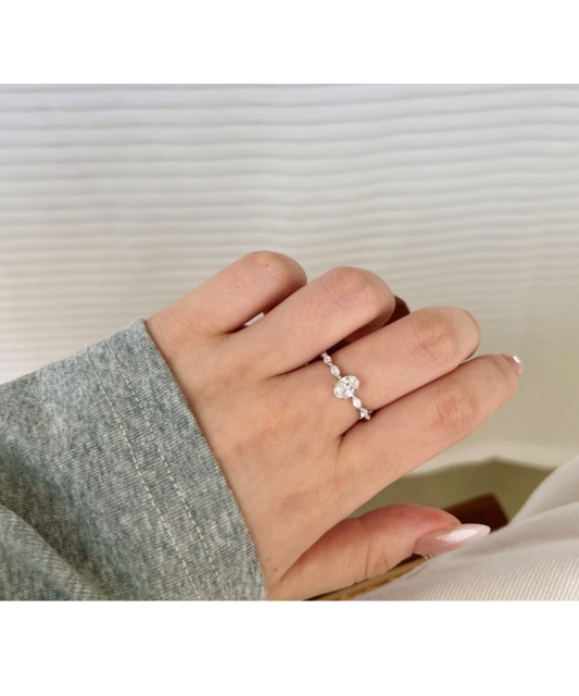 Hõbesõrmus tsirkoonidega