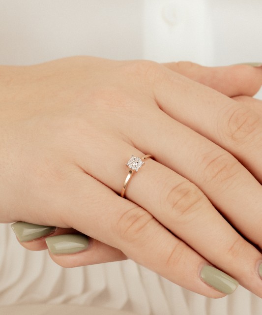 Kuldsõrmus briljantitega