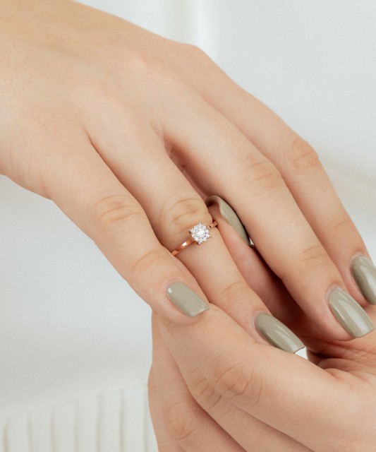 Kuldsõrmus briljantitega