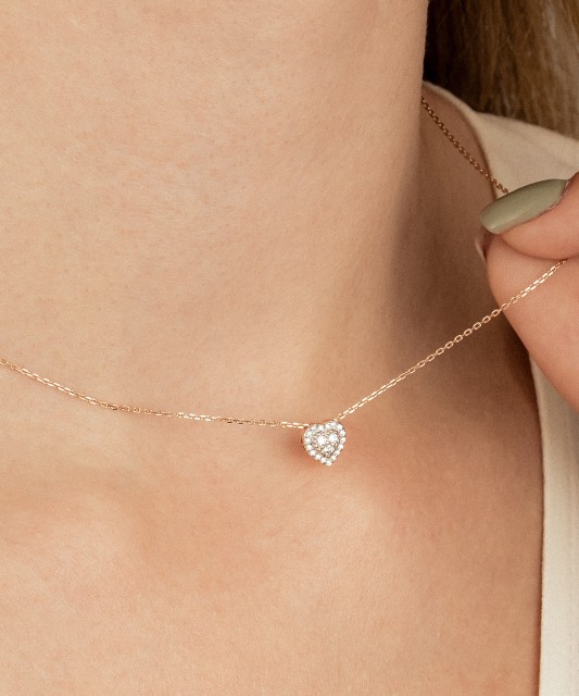 Valgest kullast kett briljantripatsiga "Süda"