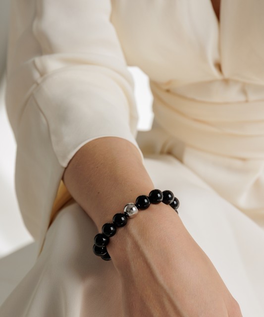 Oonüksist käevõru hõbedaga