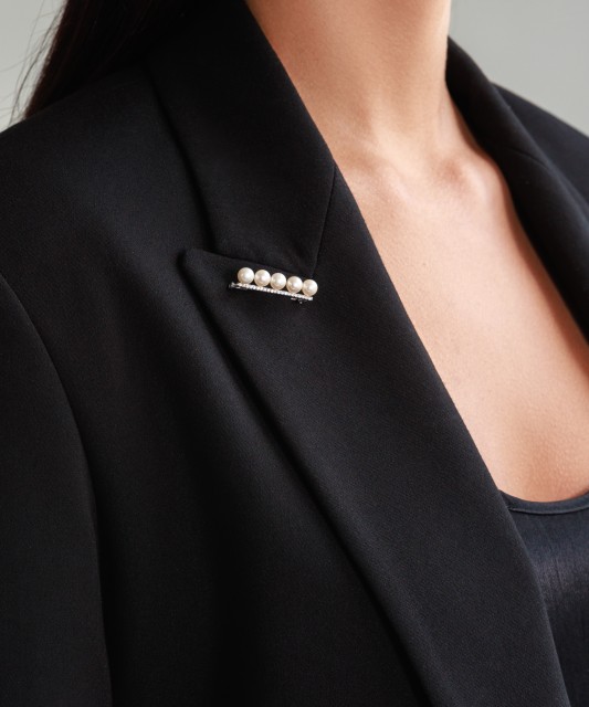 Серебряная брошь с жемчугом и цирконами