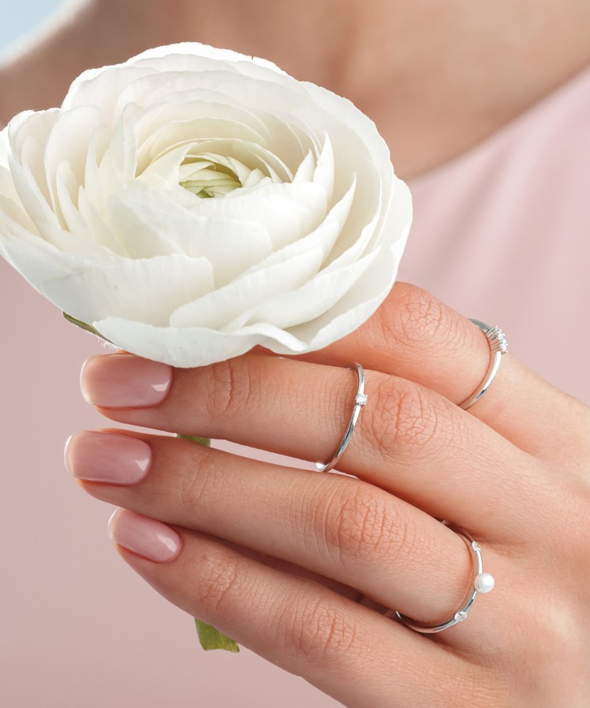 Sidabrinis žiedas su perlu ir cirkoniais