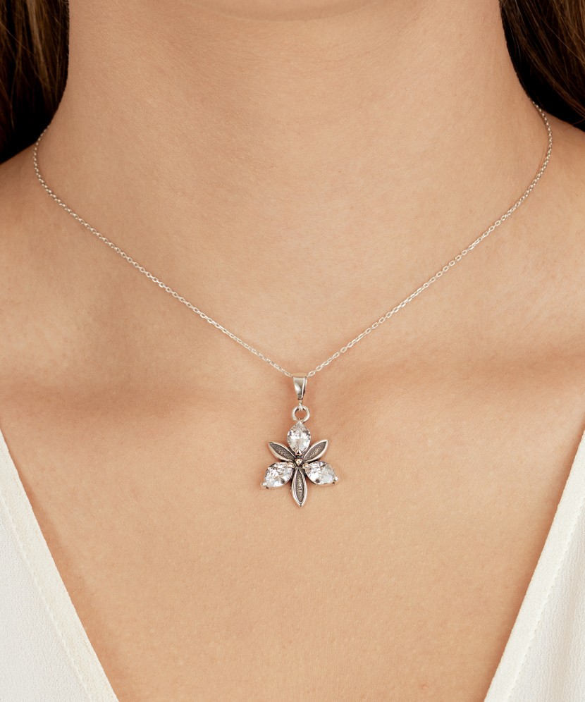 Hõberipats tsirkoonidega