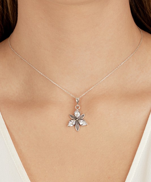 Hõberipats tsirkoonidega