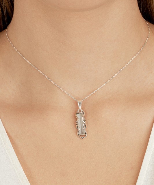 Hõberipats kassisilma kiviga