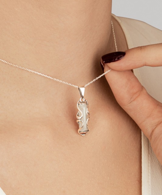 Hõberipats kassisilma kiviga