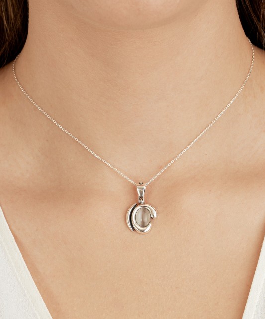 Hõberipats kassisilma kiviga