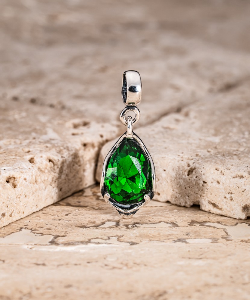 Hõberipats kristalliga