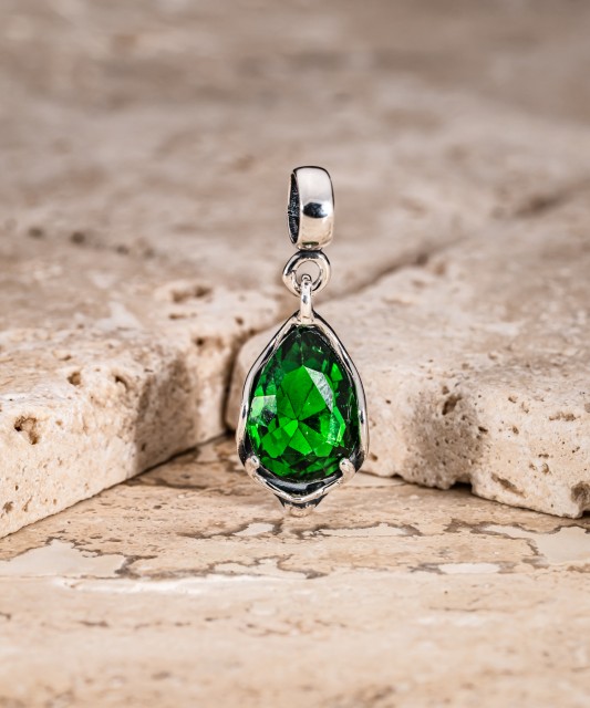 Hõberipats kristalliga