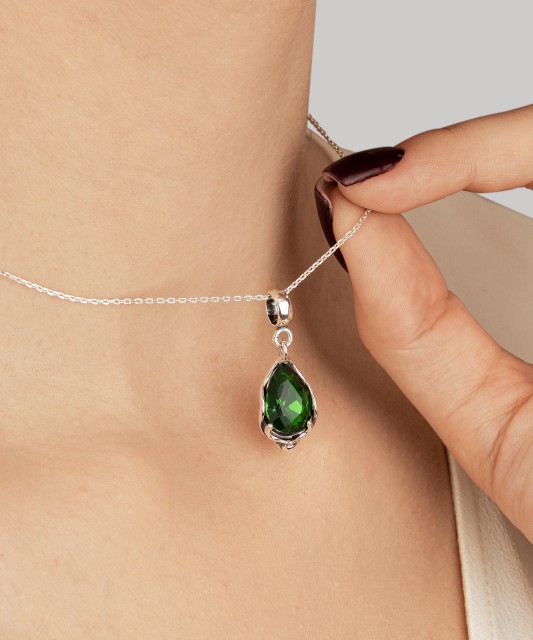 Hõberipats kristalliga