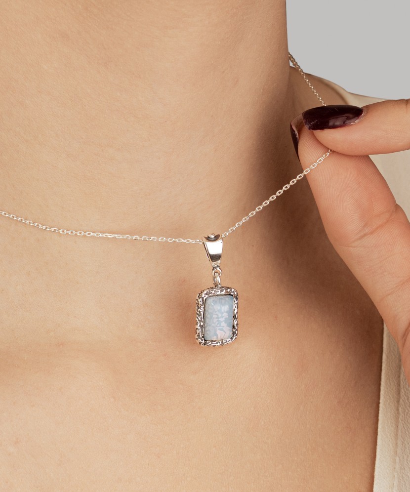 Hõbedane ripats kuupaelaga