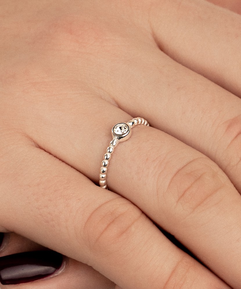 Hõbesõrmus tsirkooniga