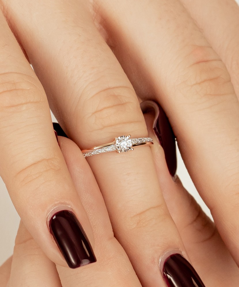 Kuldsõrmus teemandiga