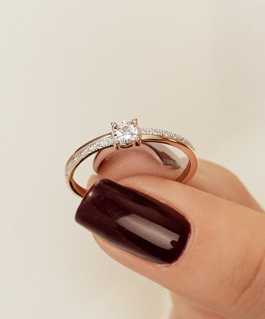 Kuldsõrmus teemandiga