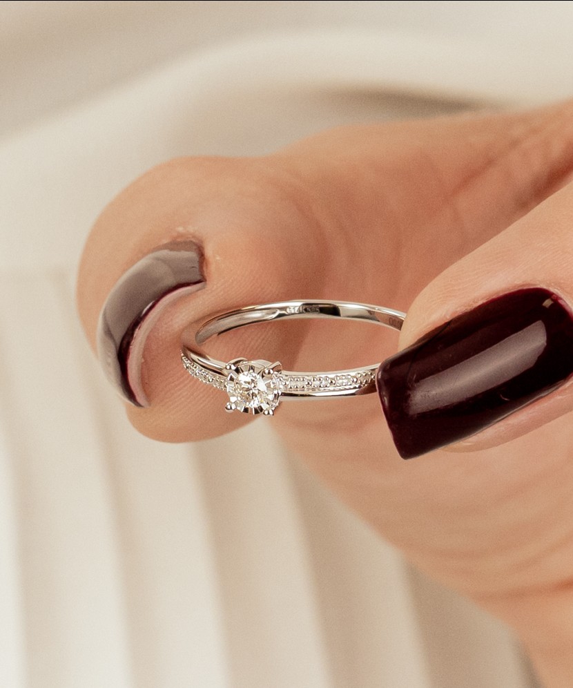 Кольцо из белого золота с бриллиантами