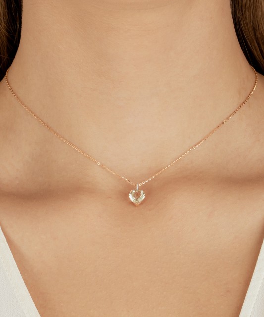 Kuldist ripats rohelise ametüsti ja teemanditega