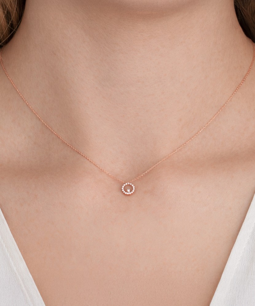 Kuldne kett briljantse ripatsiga