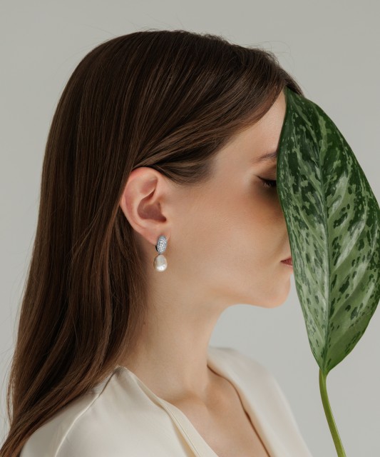 Hõbekõrvarõngad pärlite ja tsirkoonidega